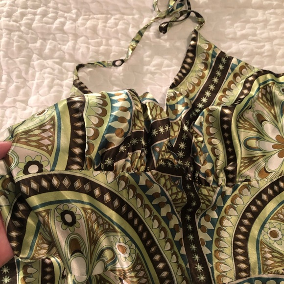 Beautiful flowy halter dress - Picture 4 of 7